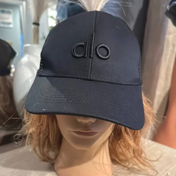 ALO Yoga | Accessories | Alo Yoga Black Cap | Poshmark display picture 1